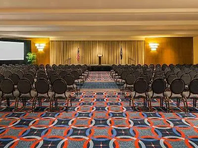 Sheraton Norfolk Waterside Hotel 4*,