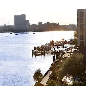 Sheraton Norfolk Waterside Hotel