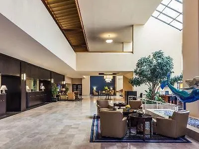 Sheraton Norfolk Waterside Hotel